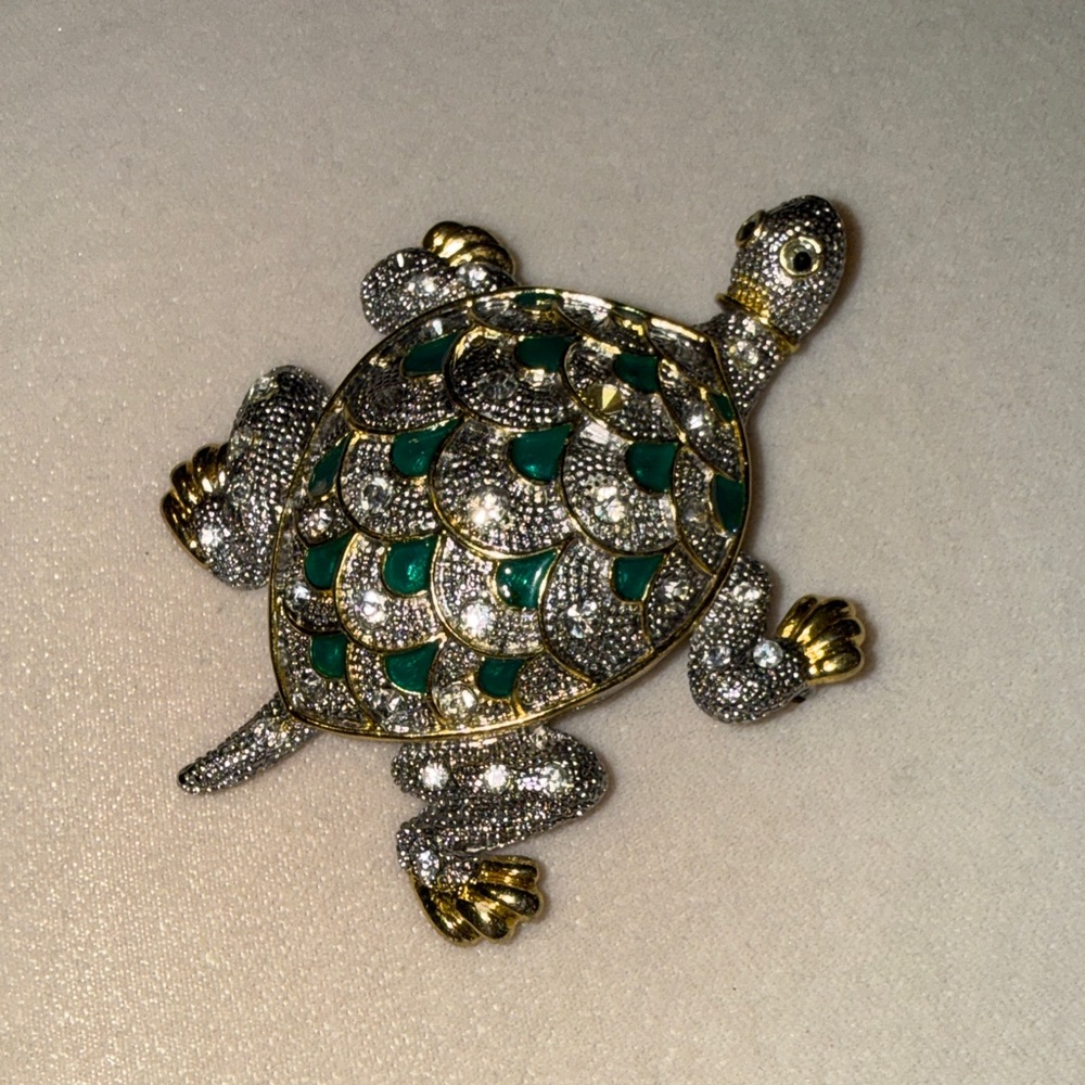 Gold and Green Turtle Brooch